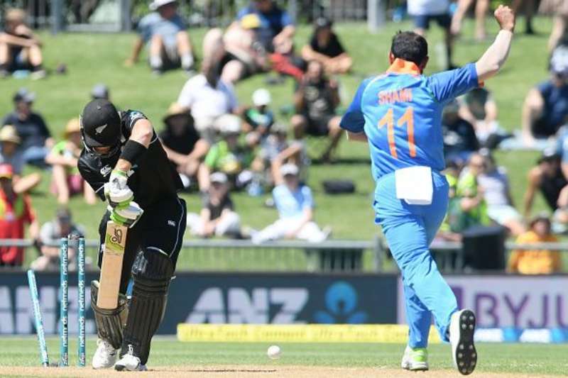 mohammed shami bowled