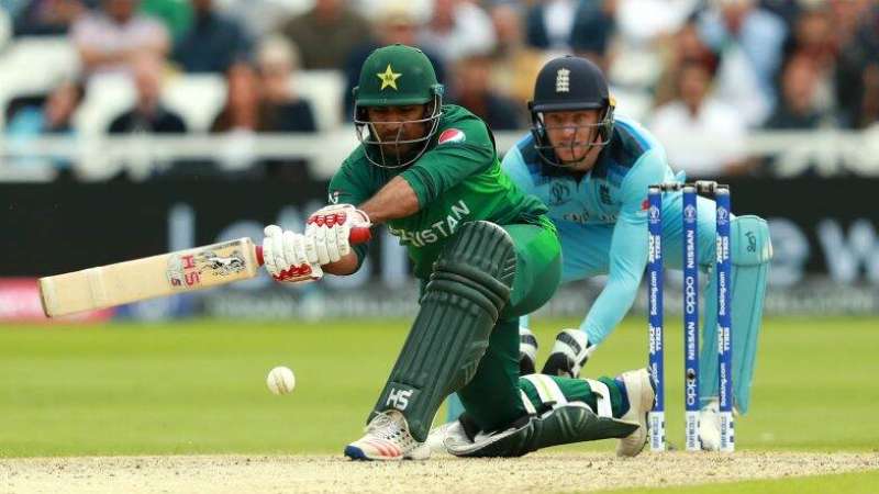 Sarfaraz Ahmed playing Sweep Shot